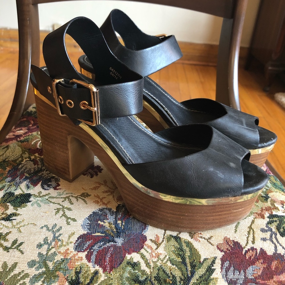Women’s heel sandals